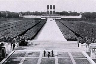 Byl Hitler levičák? Analýza mýtu, který se pravidelně vrací na sociální sítě - Médium.cz